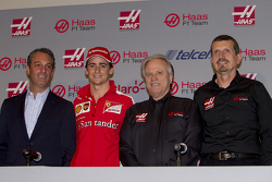 Carlos Slim, directeur América Móvil, Esteban Gutiérrez Haas F1 Team, Gene Haas teameigenaar en Guen
