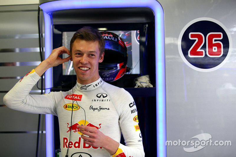 2015 год. В боксах Red Bull по ходу первой пятничной тренировки