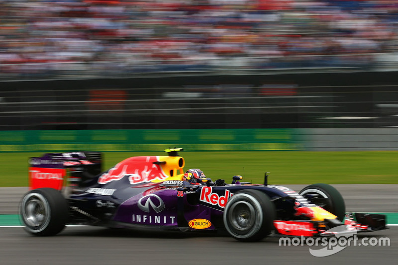 2015 год. За рулем болида Red Bull RB11 по ходу первой пятничной тренировки