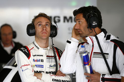 Timo Bernhard with Mark Webber, Porsche Team