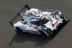 #17 Porsche Team Porsche 919 Hybrid: Timo Bernhard, Mark Webber, Brendon Hartley