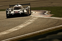 #18 Porsche Team Porsche 919 Hybrid: Romain Dumas, Neel Jani, Marc Lieb