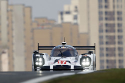#17 Porsche Team Porsche 919 Hybrid: Timo Bernhard, Mark Webber, Brendon Hartley