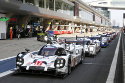 #17 Porsche Team Porsche 919 Hybrid: Timo Bernhard, Mark Webber, Brendon Hartley