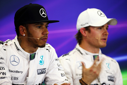 En segundo lugar, Lewis Hamilton, de Mercedes AMG F1 y compañero de equipo y ganador de la pole Nico