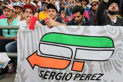 Des fans de Sergio Perez, Sahara Force India F1 dans les tribunes