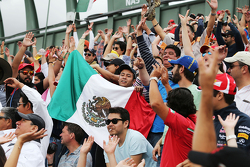 Fans en la tribuna