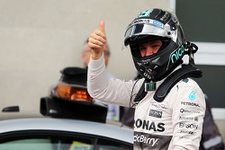 Ganador de la pole Nico Rosberg, Mercedes AMG F1