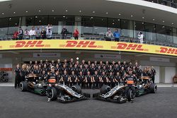 Nico Hulkenberg, Sahara Force India y Sergio Pérez, Sahara Force India Team se toma la foto con los