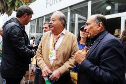 Carlos Slim, Geschäftsmann, mit Antonio Perez, Vater von Sergio Perez, Sahara Force India F1 Team