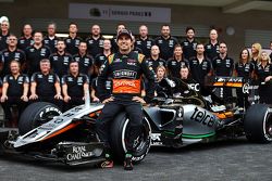 Sergio Perez, Sahara Force India F1 at a team photograph