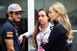 Carlos Sainz Jr., Scuderia Toro Rosso avec Carmen Jorda, Pilote de développement Lotus F1 Team