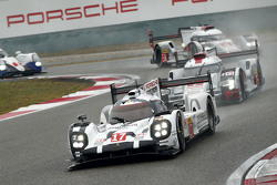 #17 Porsche Team Porsche 919 Hybrid: Timo Bernhard, Mark Webber, Brendon Hartley