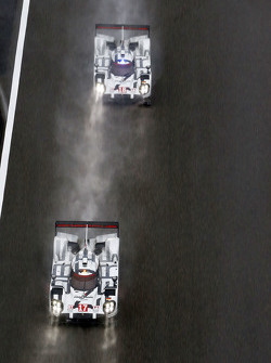 #17 Porsche Team Porsche 919 Hybrid: Timo Bernhard, Mark Webber, Brendon Hartley and #18 Porsche Team Porsche 919 Hybrid: Romain Dumas, Neel Jani, Marc Lieb