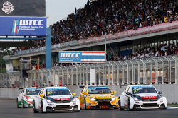 Jose Maria Lopez, Citroën C-Elysée WTCC, Citroën World Touring Car team et Ma Qing Hua, Citroën C-Elysée WTCC, Citroën World Touring Car team