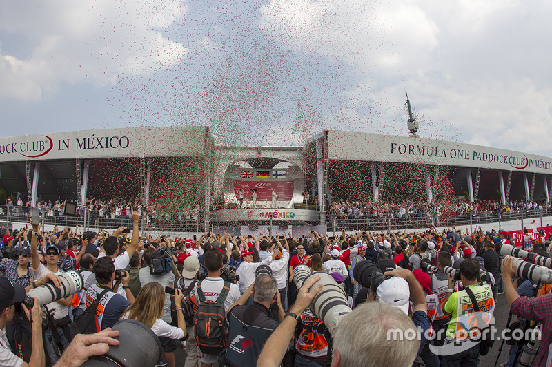 Podium: Winner, Nico Rosberg, Mercedes AMG F1, Second place, Lewis Hamilton Mercedes AMG F1 and the 