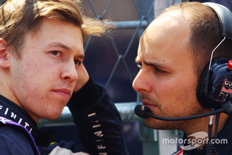 Daniil Kvyat, Red Bull Racing with Gianpiero Lambiase, Red Bull Racing Engineer on the grid