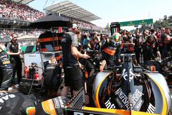 Sergio Perez, Sahara Force India F1 VJM08 on the grid