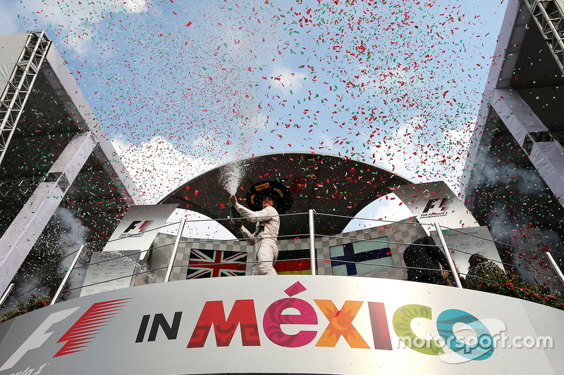 Podio: Ganador de la carrera Nico Rosberg, Mercedes AMG F1 W06
