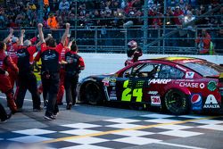 Winner Jeff Gordon, Hendrick Motorsports Chevrolet