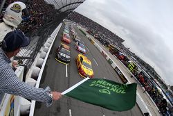 Start: Joey Logano, Team Penske Ford leads