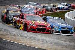 Dale Earnhardt Jr., Hendrick Motorsports Chevrolet and Jamie McMurray, Chip Ganassi Racing Chevrolet