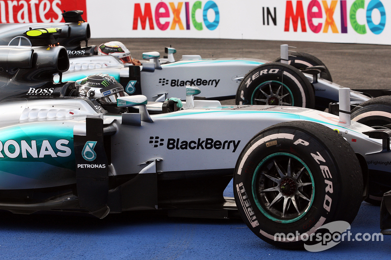 Race winner Nico Rosberg, Mercedes AMG F1 W06 and second placed team mate Lewis Hamilton, Mercedes AMG F1 W06 in parc ferme