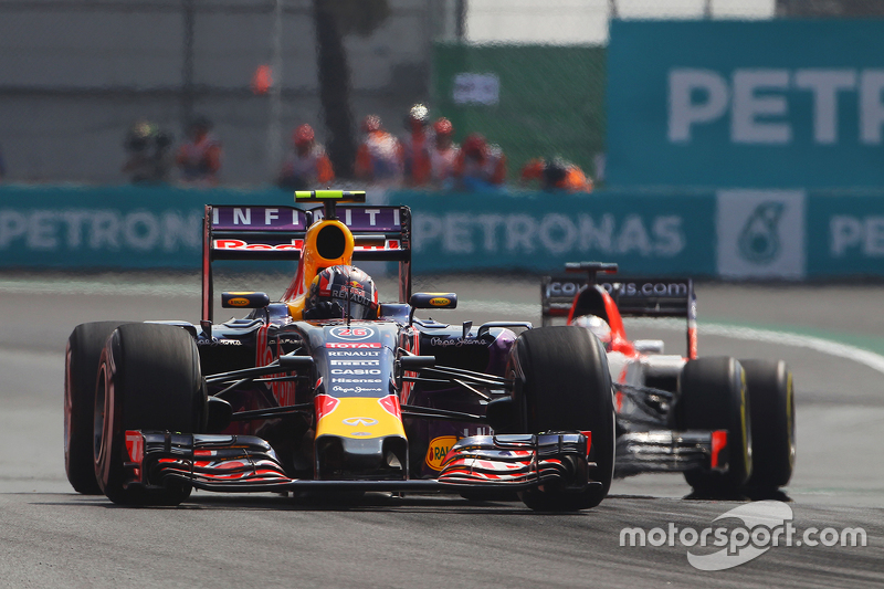 2015 год. За рулем болида Red Bull RB11 по ходу гонки