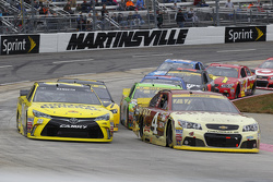 Kevin Harvick, Stewart-Haas Racing Chevrolet en Matt Kenseth, Joe Gibbs Racing Toyota