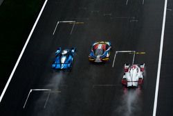 #51 AF Corse Ferrari 458 GTE: Gianmaria Bruni, Toni Vilander, #47 KCMG ORECA 05: Matthew Howson, Ric