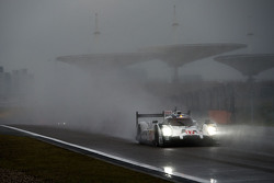 #17 Porsche Team Porsche 919 Hybrid: Timo Bernhard, Mark Webber, Brendon Hartley