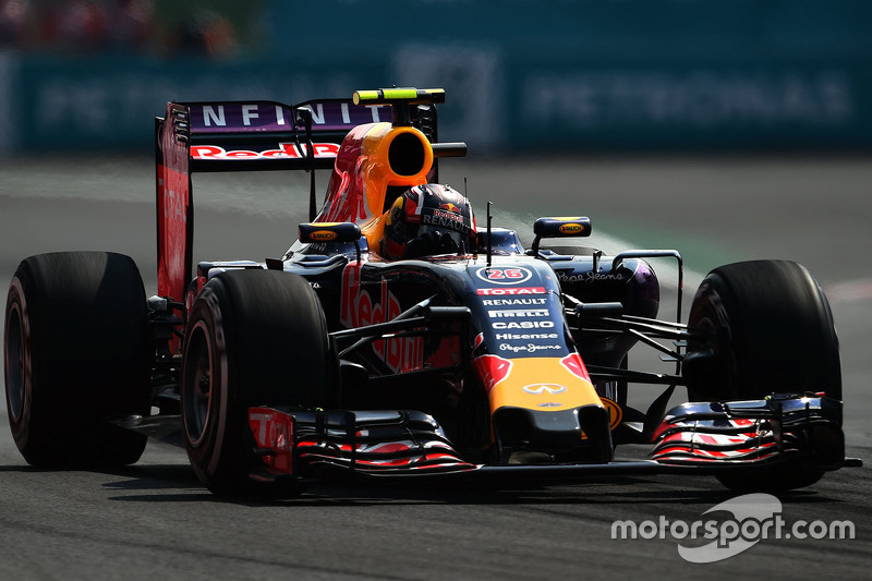 2015 год. За рулем болида Red Bull RB11 по ходу гонки