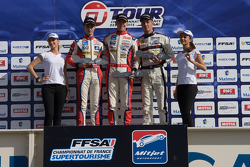 Le deuxième, Antoine Jung, Yvan Muller Racing, le vainqueur Yann Ehrlacher, Yvan Muller Racing, le troisième, Gaël Castelli