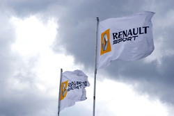 The World Series by Renault 3.5 litre test session has been immediately stopped because the pit roof terrace has collapsed this morning due to the strong wind