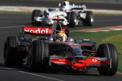 Lewis Hamilton, McLaren Mercedes, Nick Heidfeld, BMW Sauber F1 Team