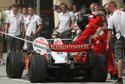 Giancarlo Fisichella, Force India F1 Team, VJM-01, recarga de combustible