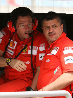 Federico Uguzzoni, Scuderia Ferrari, Chief Mechanic and Luca Baldisserri, Head of Trackside Operatio