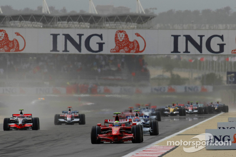 Start: Felipe Massa, Scuderia Ferrari, F2008 ve Robert Kubica, BMW Sauber F1 Team, F3.08