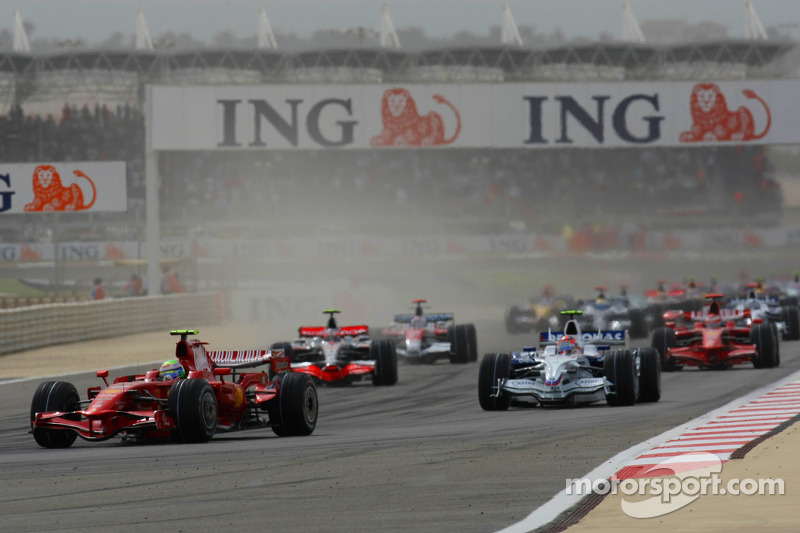Start: Felipe Massa, Scuderia Ferrari, F2008 ve Robert Kubica, BMW Sauber F1 Team, F3.08