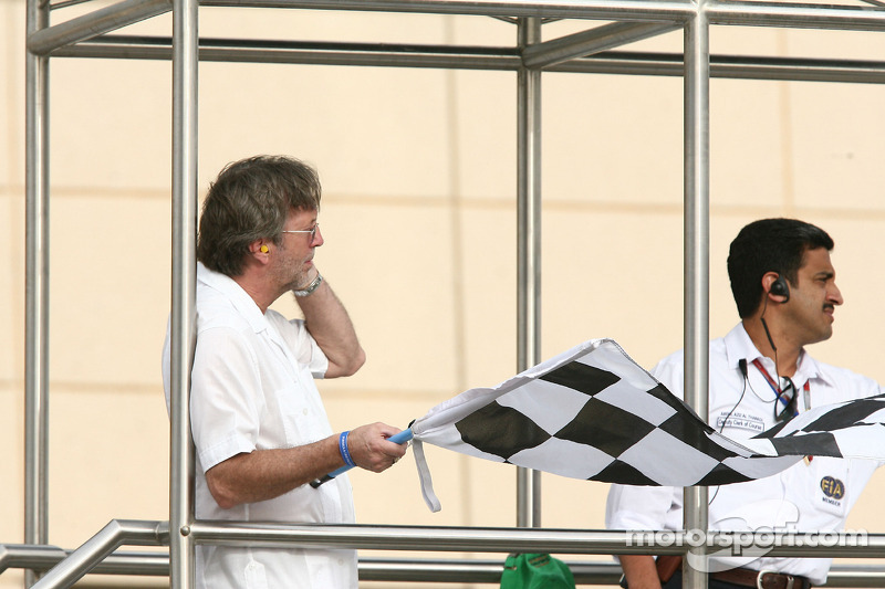 Eric Clapton dá bandeirada final em prova da F1