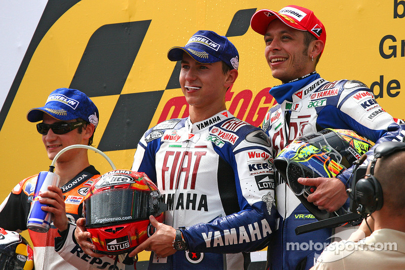 Podio: 1º Jorge Lorenzo, 2º Dani Pedrosa, 3º Valentino Rossi