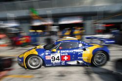 Pit stop per la #94 Speedy Racing Team Spyker C8 Laviolette GT2R: Benjamin Leuenberger, Andrea Chies