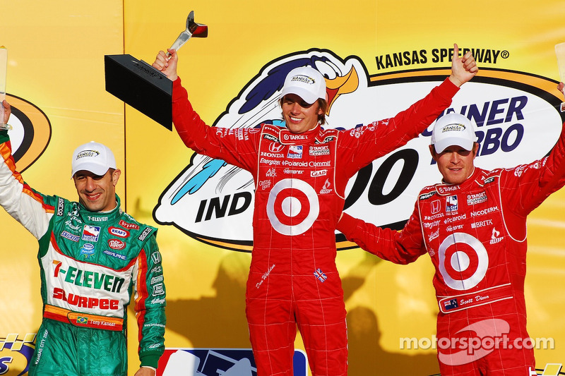 Podium: race winner Dan Wheldon with Tony Kanaan and Scott Dixon