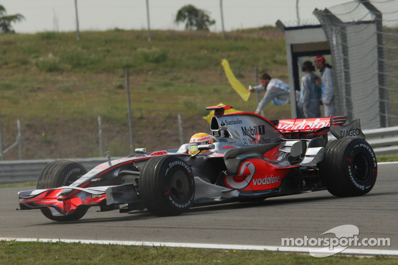 Lewis Hamilton, McLaren Mercedes, MP4-23, spins