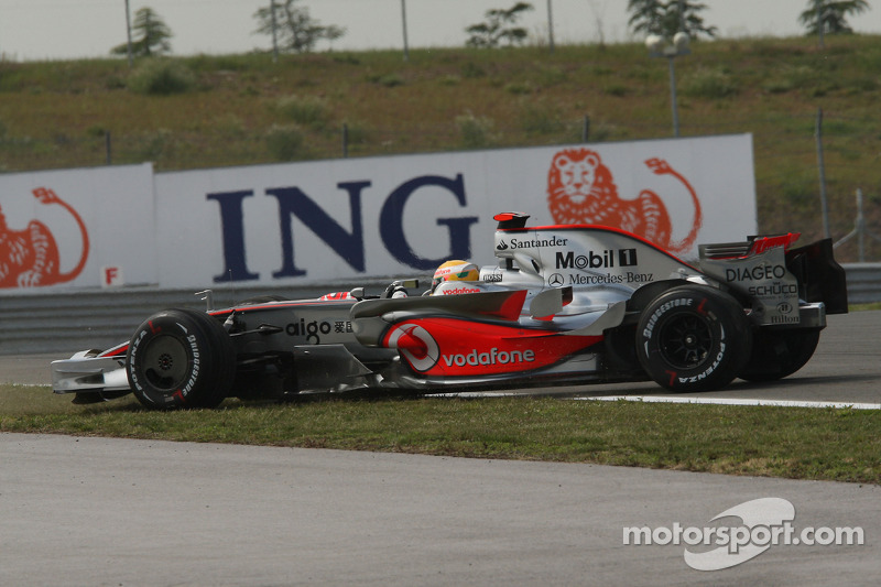 Lewis Hamilton, McLaren Mercedes, MP4-23, spins