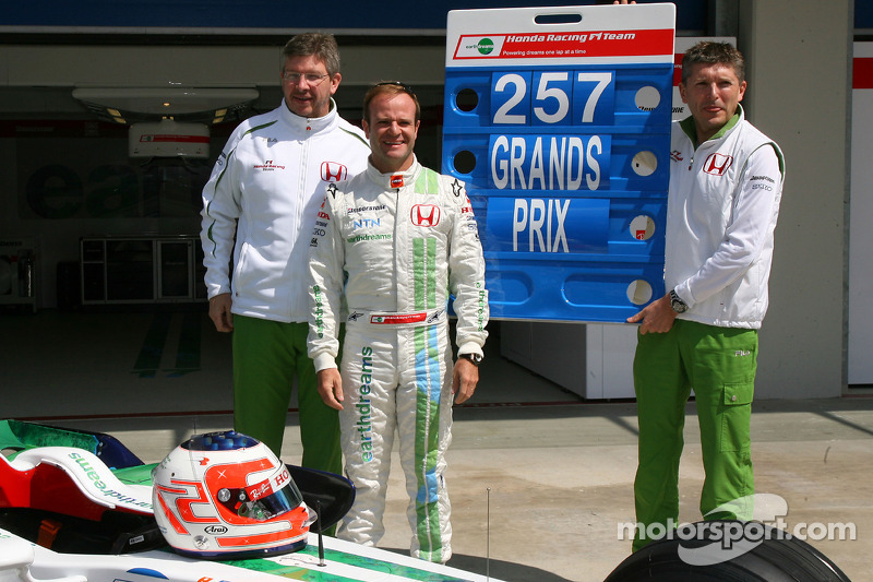 Rubens Barrichello, Honda Racing F1 Team, celebrando 257 corridas