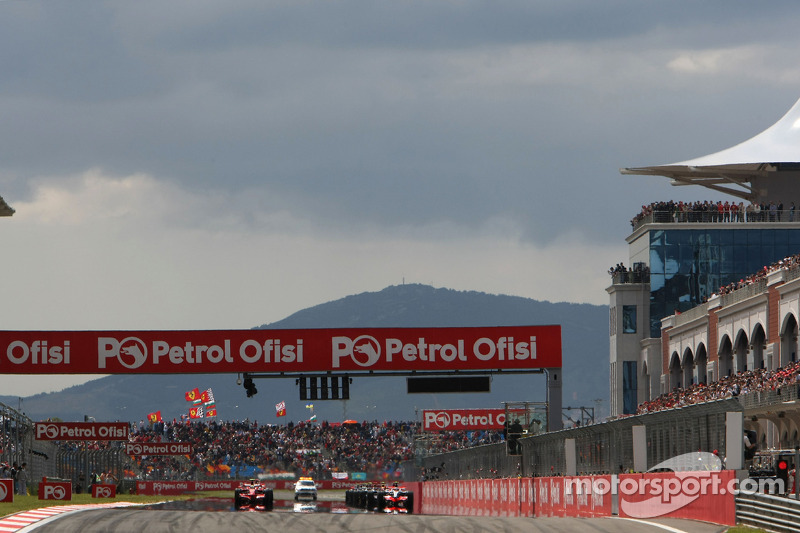 Start, Felipe Massa, Scuderia Ferrari, F2008, Lewis Hamilton, McLaren Mercedes, MP4-23