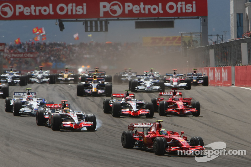 Start, Felipe Massa, Scuderia Ferrari, F2008 ve Lewis Hamilton, McLaren Mercedes, MP4-23