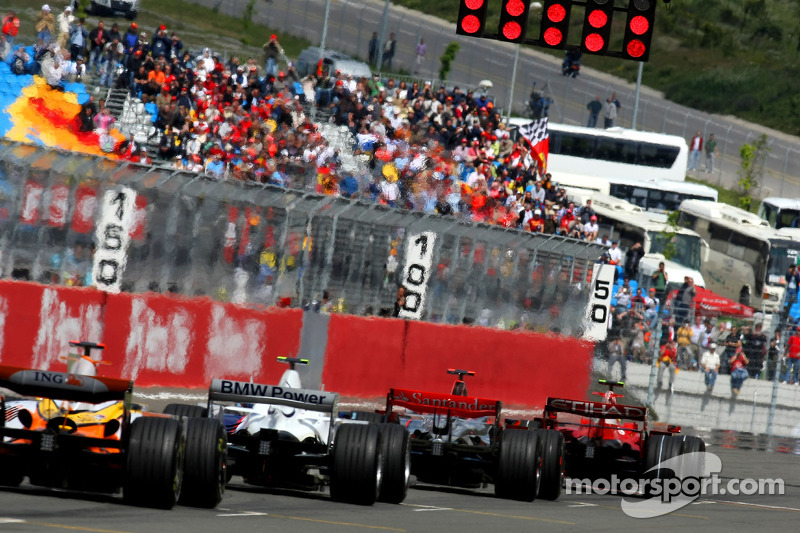 Start, Felipe Massa, Scuderia Ferrari, F2008 ve Lewis Hamilton, McLaren Mercedes, MP4-23