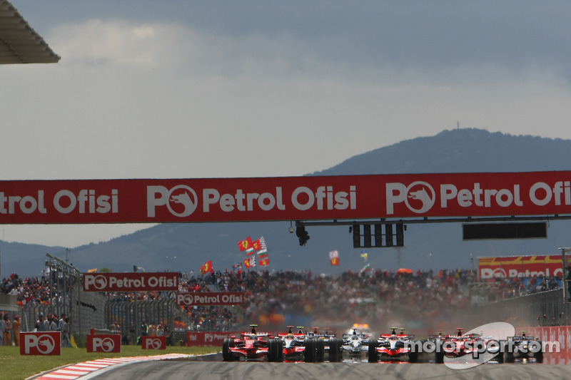 Start, Felipe Massa, Scuderia Ferrari, F2008 ve Lewis Hamilton, McLaren Mercedes, MP4-23